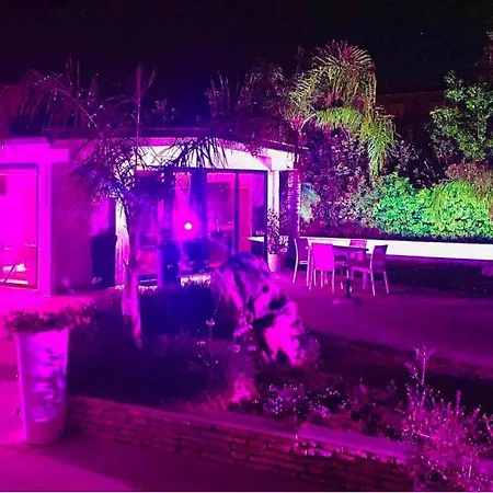 Pool House Lägenhet *