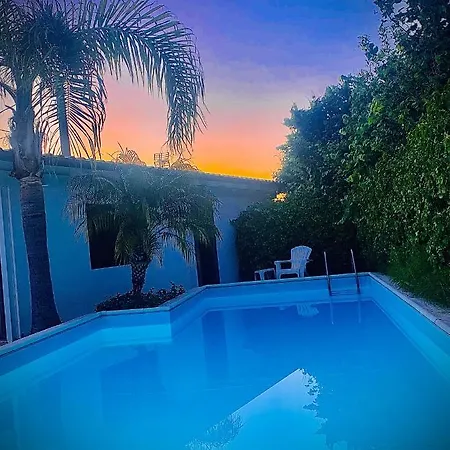 Pool House *