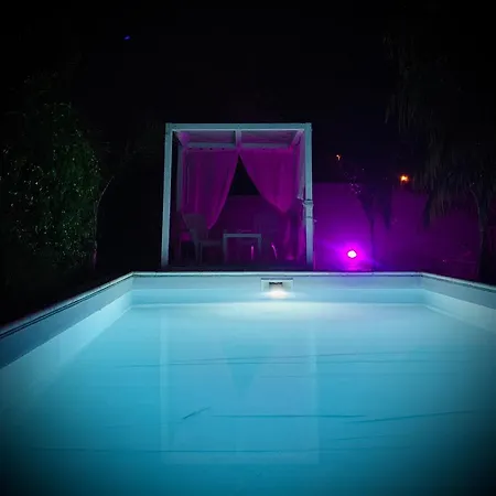 Pool House Апартаменты *